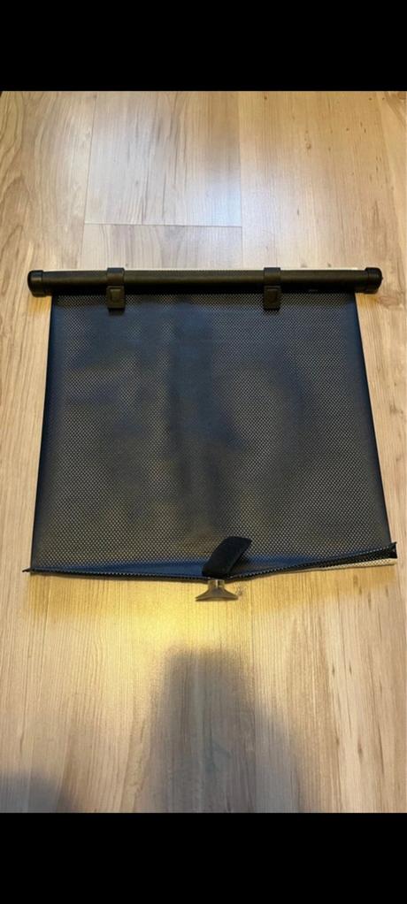 Tienidlo do auta na zadné sklá,