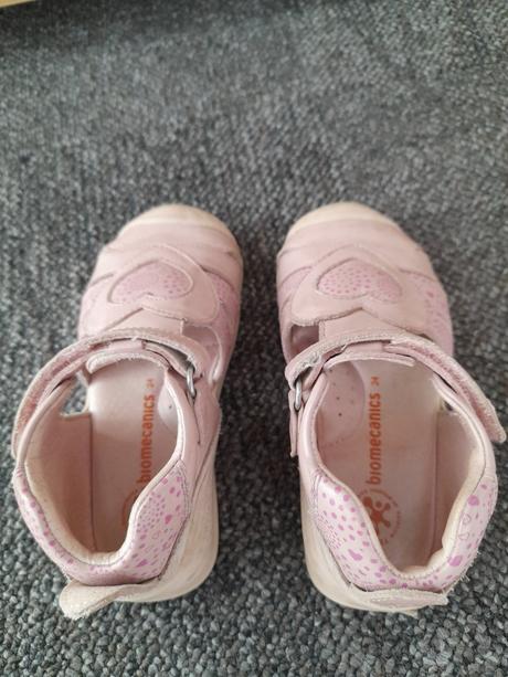 Sandalky biomecanics, 24