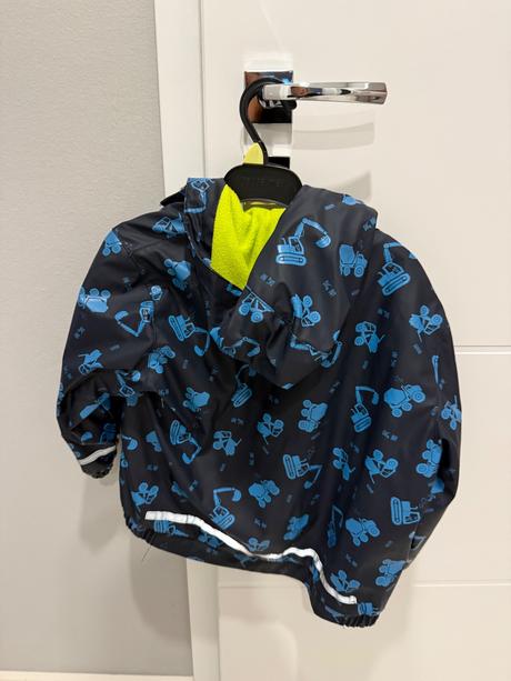 Nepremokavá bunda, 104