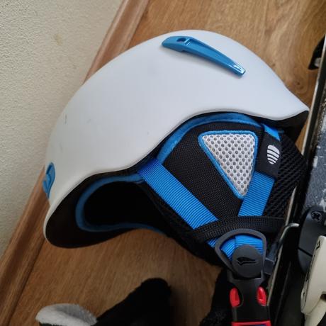 Detská lyžiarska prilba s okuliarmi zn. bolle, xs