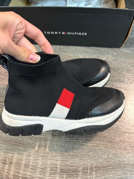 Tommy hilfiger nazuvacie tenisky č.30, tommy hilfiger,30