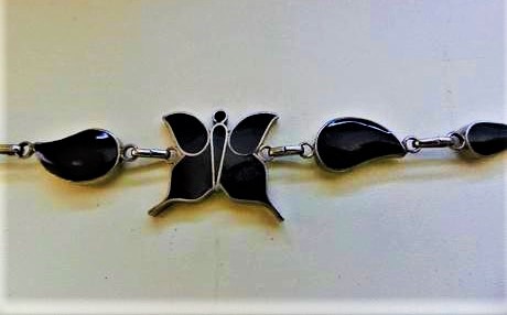 Zaujímavý perleťový náramok,