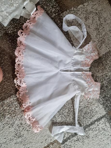 Slavnostné šaty, 80