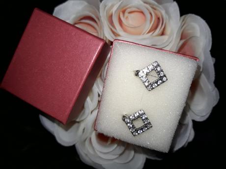 Strieborná náušnice,