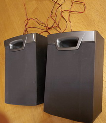 Reproduktory v drevenej bedni, 