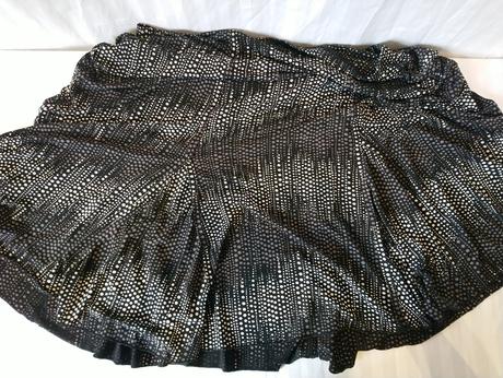 Elastická čierno sivo biela sukňa s bodkami, elvi, xxxl