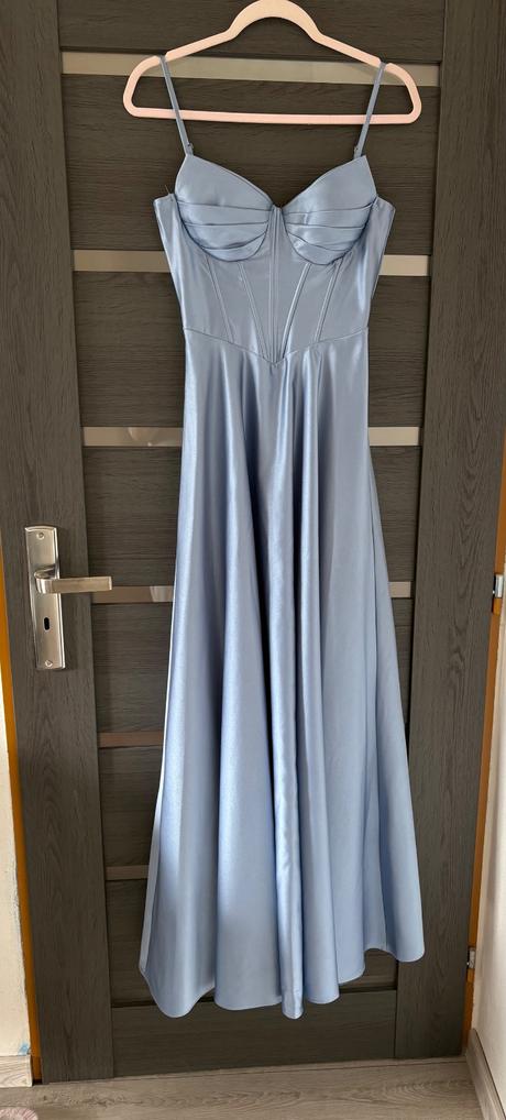 Svetlomodré spoločenské šaty, s