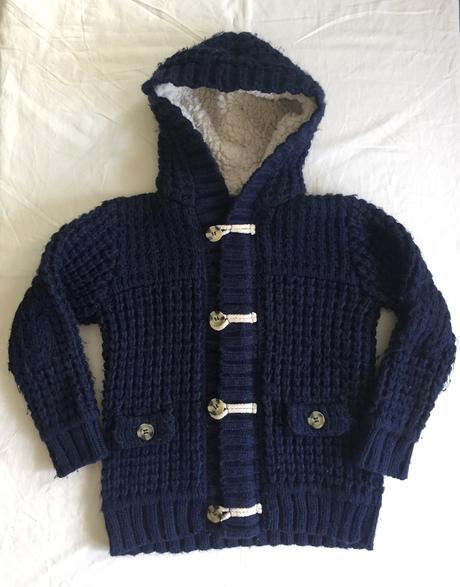 Sveter s kapucou, 110