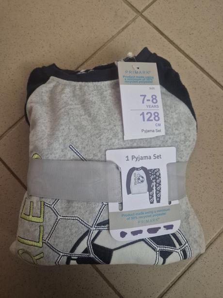 Pyžamo pre malého futbalistu, primark,128