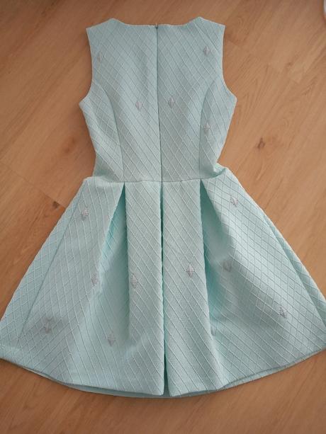 Elegantné mätové šaty, s