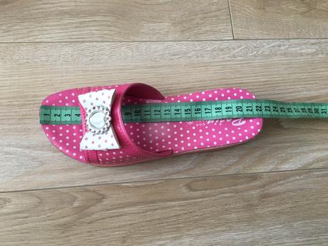 Šľapky pre parádnicu, 34