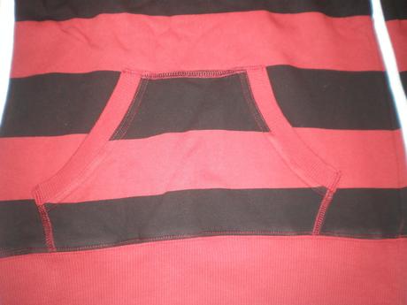 Červeno-čierna mikina, s