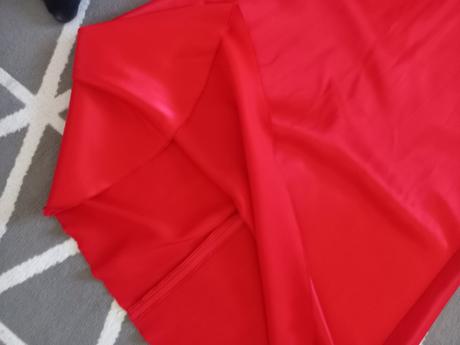 Kvalitne saténove saty, m