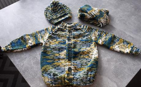 Sveter + ciapka a sal, 92