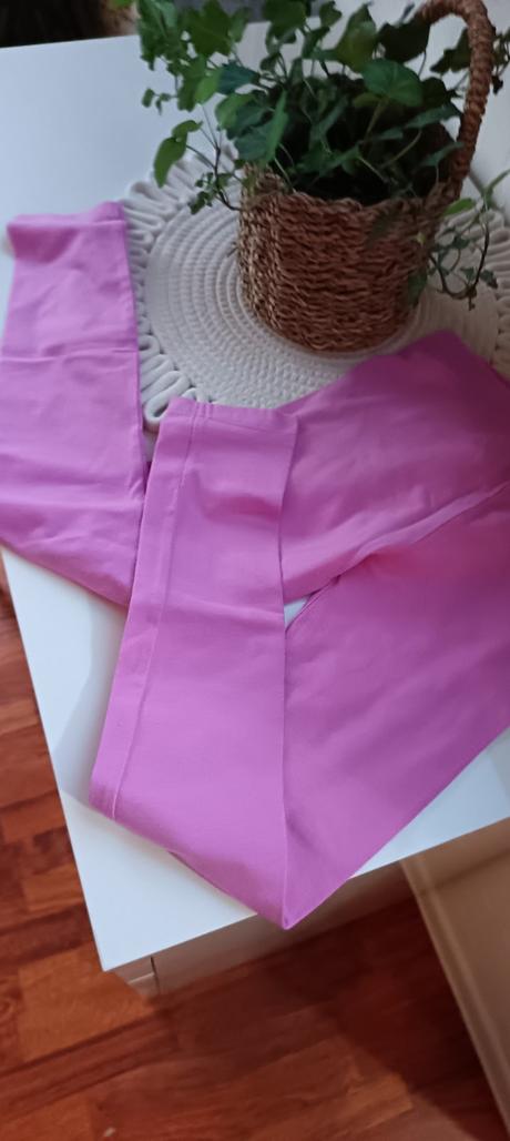 Ružové legíny, 128