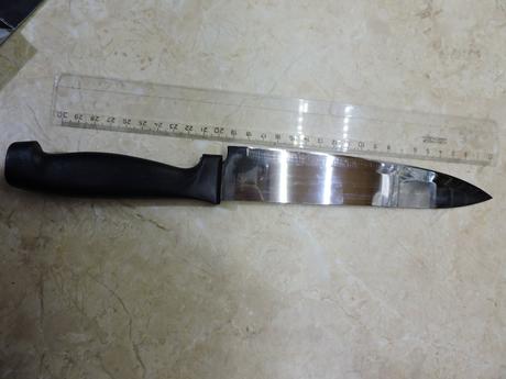 Nôž kuchynský s čiernou rukoväťou,