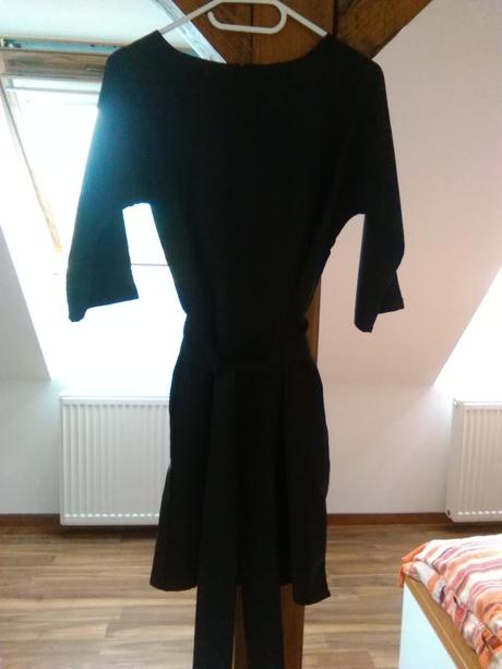 Jednoduché elegantné šaty, xs