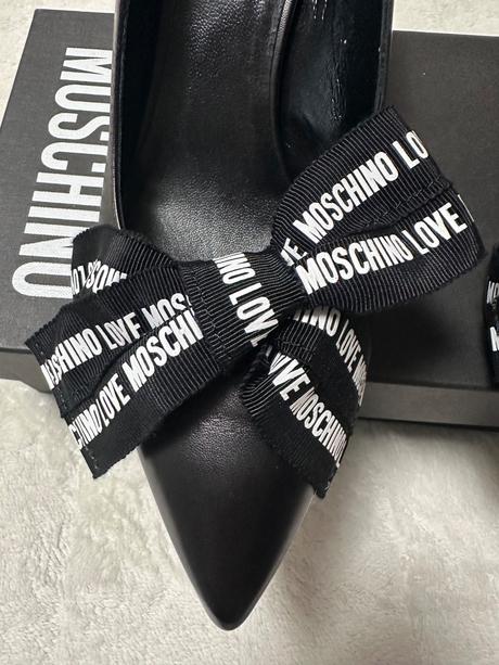 Kožené lodičky s mašľou zn. love moschino, 40