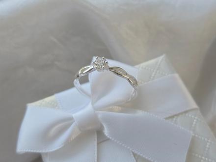 Strieborný prsteň so zirkónom, 