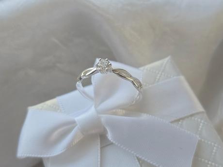 Strieborný prsteň so zirkónom, 