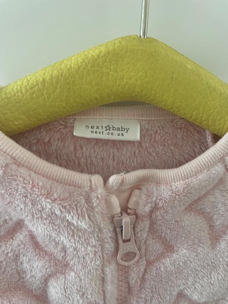 Ruzovy overal next, next,56