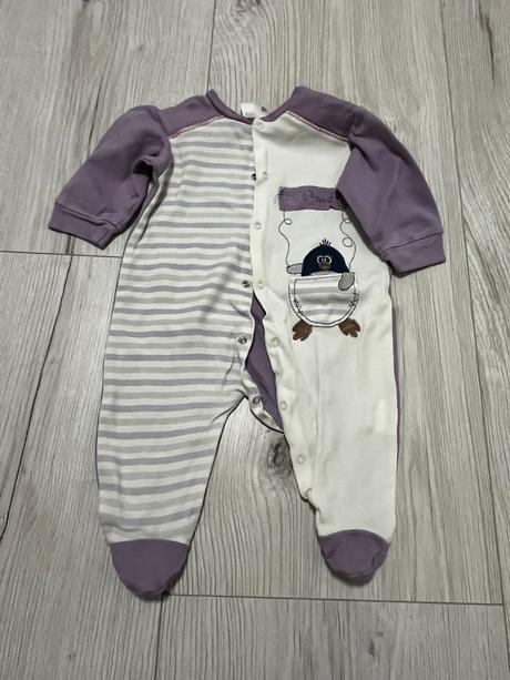 Bielo-fialové dupačky, 68