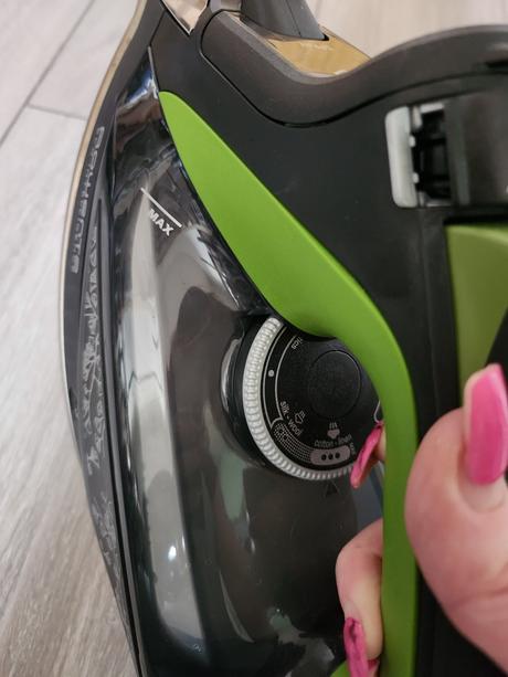 Naparovacia žehlička rowenta model dw6330,2700w, rowenta