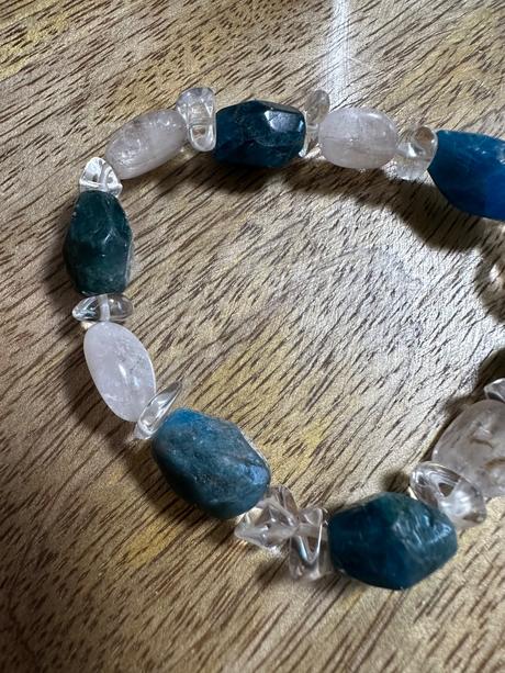 Náramok apatit - kunzit - krištál, 