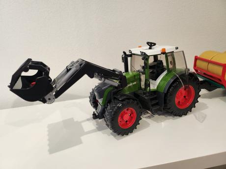Bruder traktor fendt, 