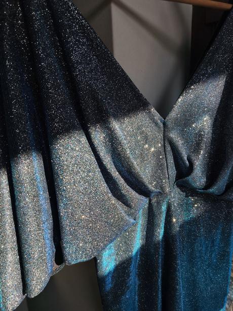 Šaty z lesklej látky, nenosené, so štítkom, 42
