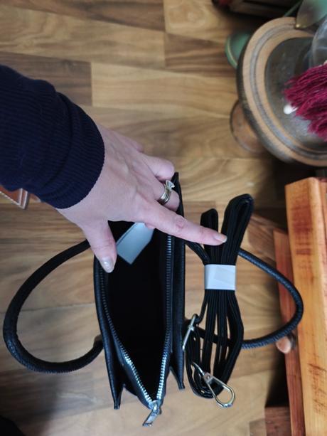 Malá čierna kabelka,