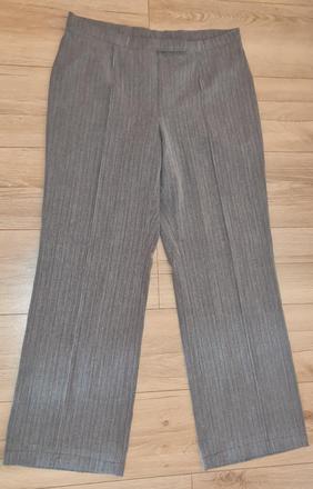 Šedé nohavice, 44