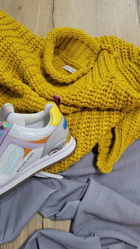 Sveter reserved, reserved,m