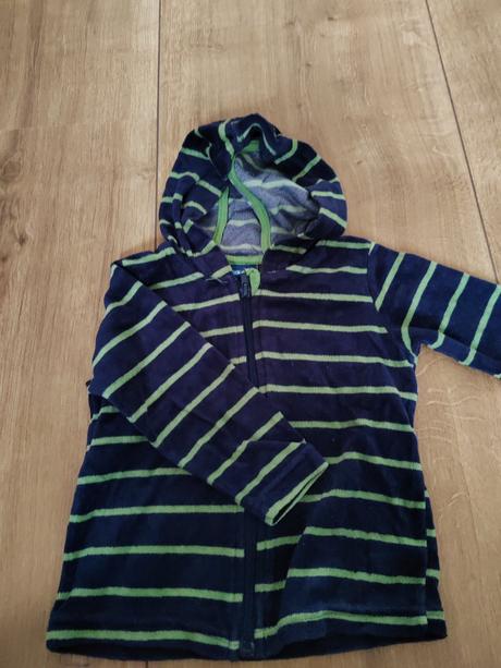 Rôzne mikinky a svetríky, 86