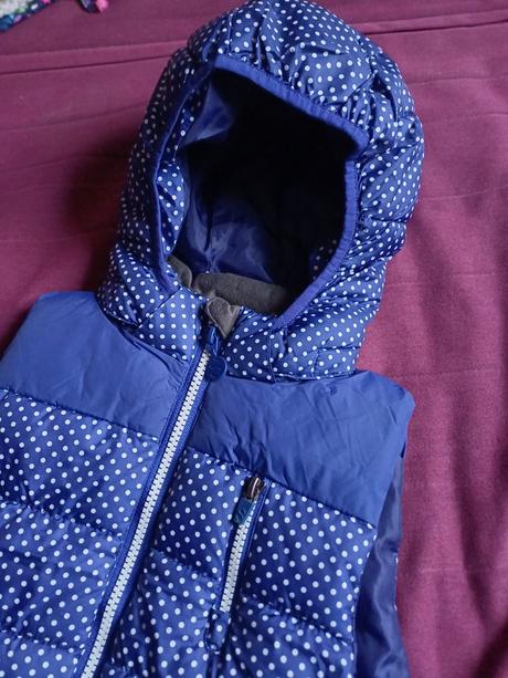 Krásna bodkovaná vesta, h&m,110