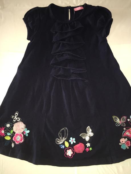 Šaty s volánom, 110