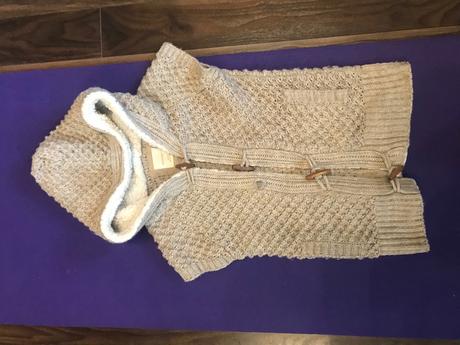 Zara vesta svetrovina, kapucňa s barančekom, zara,s