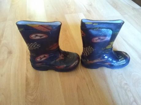 Nezateplené gumáky, 22