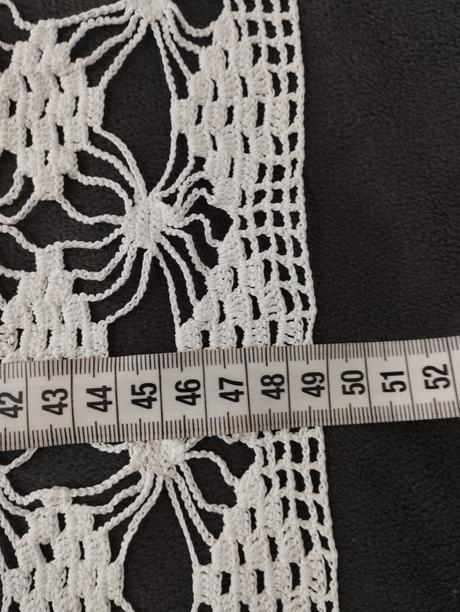 Biely háčkovaný obrus/háčkovaná dečka,