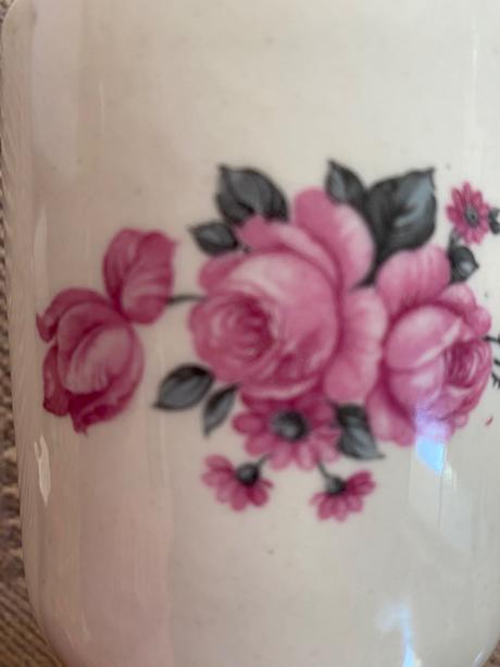 Stará krásna retro zberateľská šálka hrnček pohár,