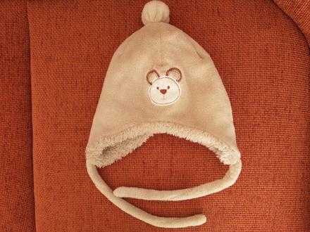 Čiapka na šnúrky, 62