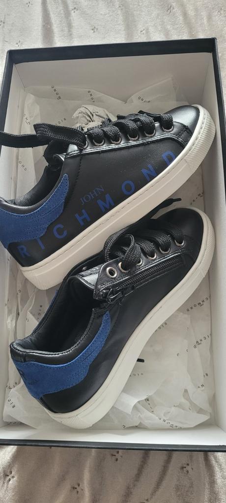 Nádherné tenisky, 31