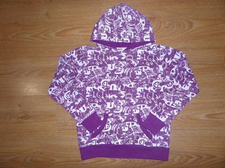 Mikina s písmenkami, 158