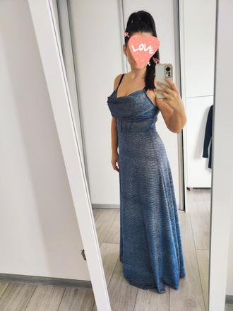 Krásne trblietavé šaty, s