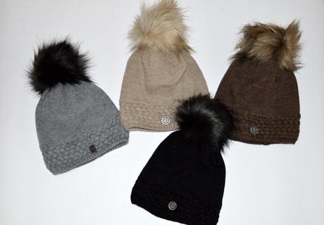 Moderná čiapočka s bohatým brmbolcom, 34 - xxxl