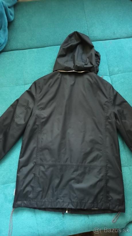 Nepremokavá bunda, 38