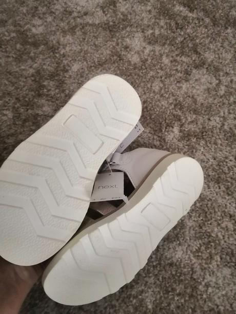 Kožené sandálky, s poštou, next,25