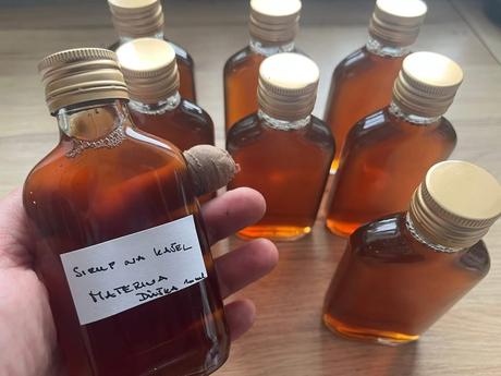 Sirup na kašeľ materina duska,