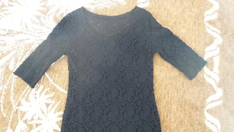 Čierne čipkové šaty, s