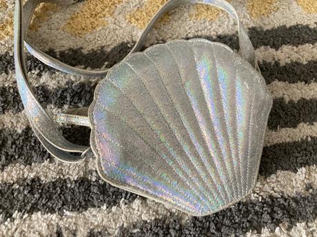 Mušlová strieborná kabelka, takko